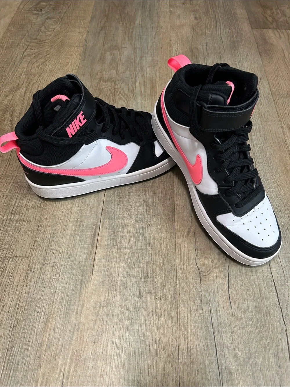 Nike 6y big kids  Mid-Top Sneaker in Black, White & Pink